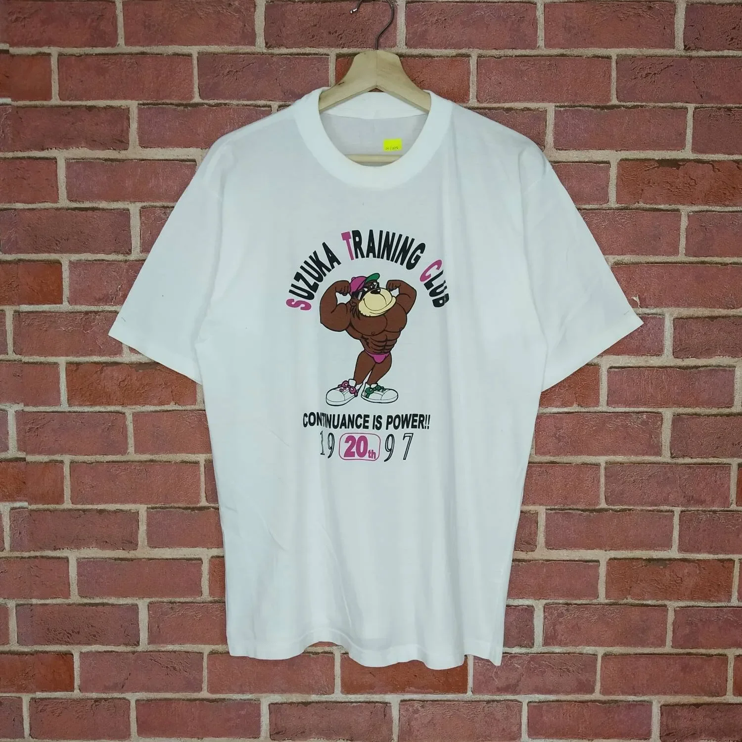 Vintage 1997 Suzuka Training Club Sports T-Shirt mit schönem Design, mittlere Größe