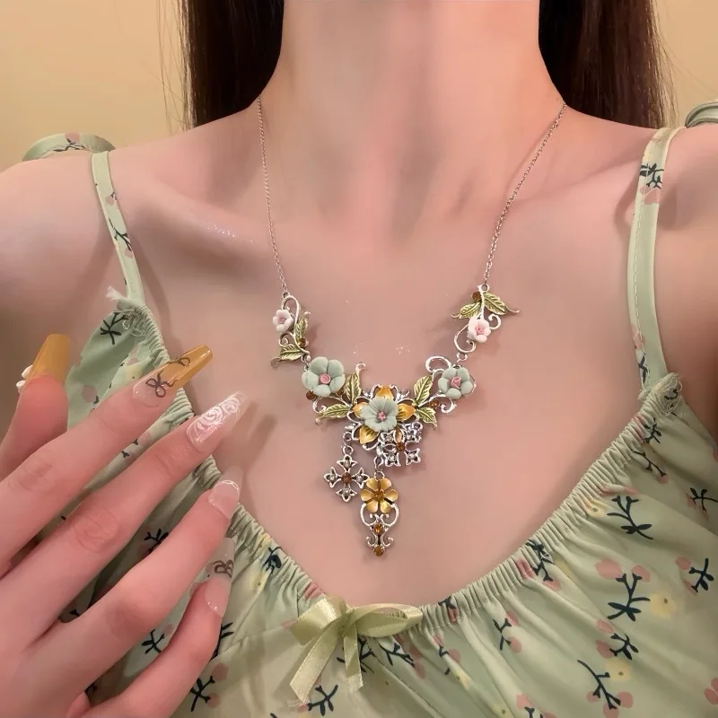 Persönlichkeit Legierung Vintage Blume Halskette Süße Elegante Frauen Halskette Trendy Schmuck Schlüsselbein Halskette Party