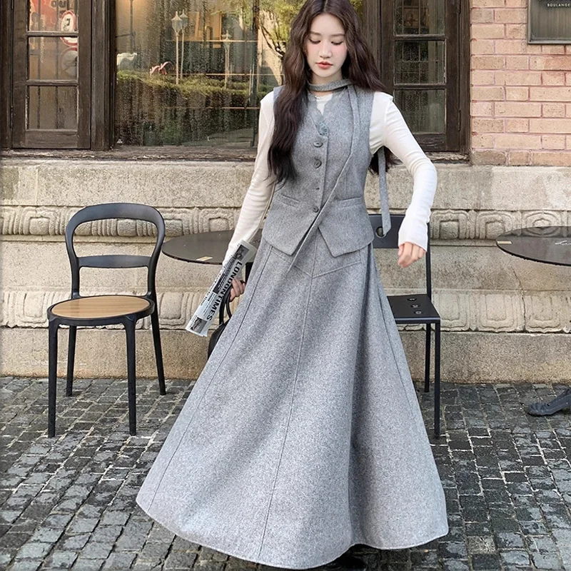 

Vintage style woolen vest+slimming half skirt two-piece set women autumn 2025 new high-end feel fashion commute set