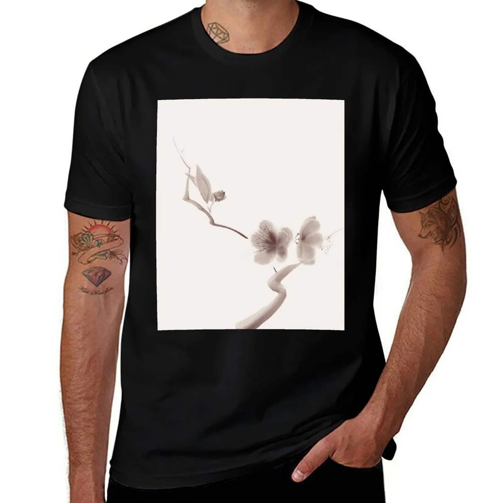 Camiseta con estampado artístico de dos flores de sakura en una rama, ilustración elegante sobre fondo beige, camiseta informal grande y alta.