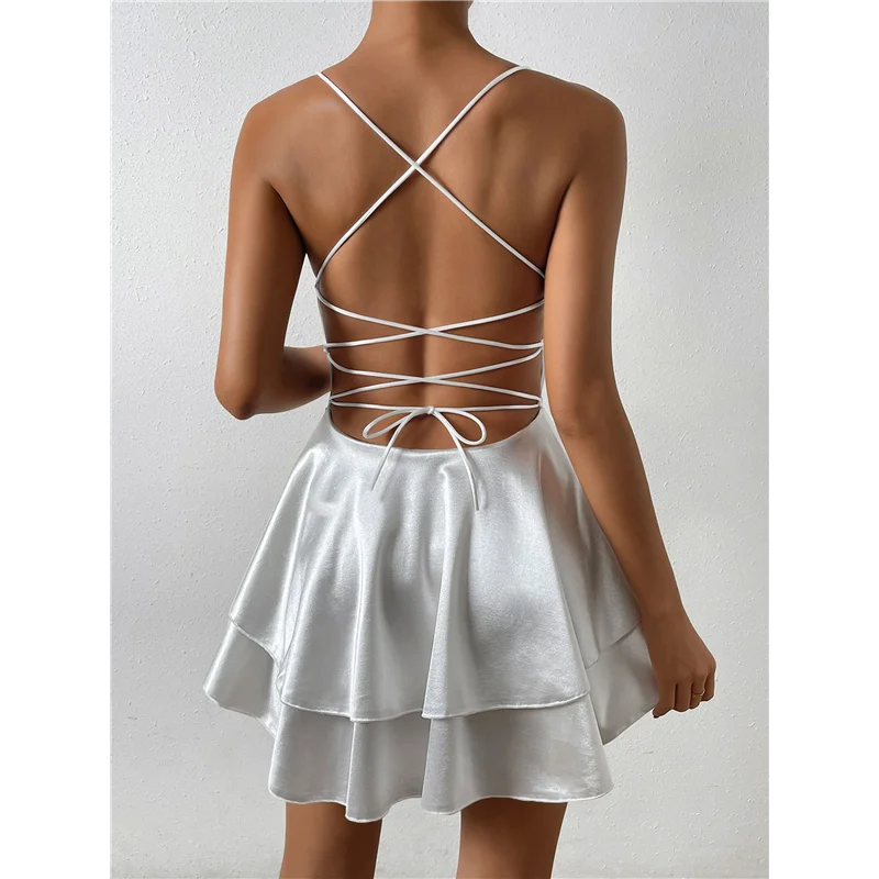 فستان نسائي من الساتان بحزام سباغيتي بدون أكمام بقصة منخفضة بدون ظهر فستان قصير للحفلات فستان صيفي قصير
