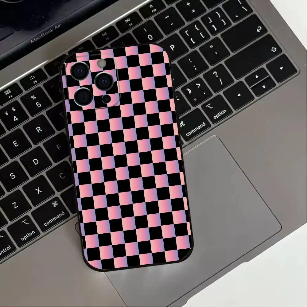 حافظة هاتف على شكل حرف C لهاتف iPhone 17,16,15,14,13,12,11 Plus، Pro Max، XS، غطاء أسود من السيليكون الناعم