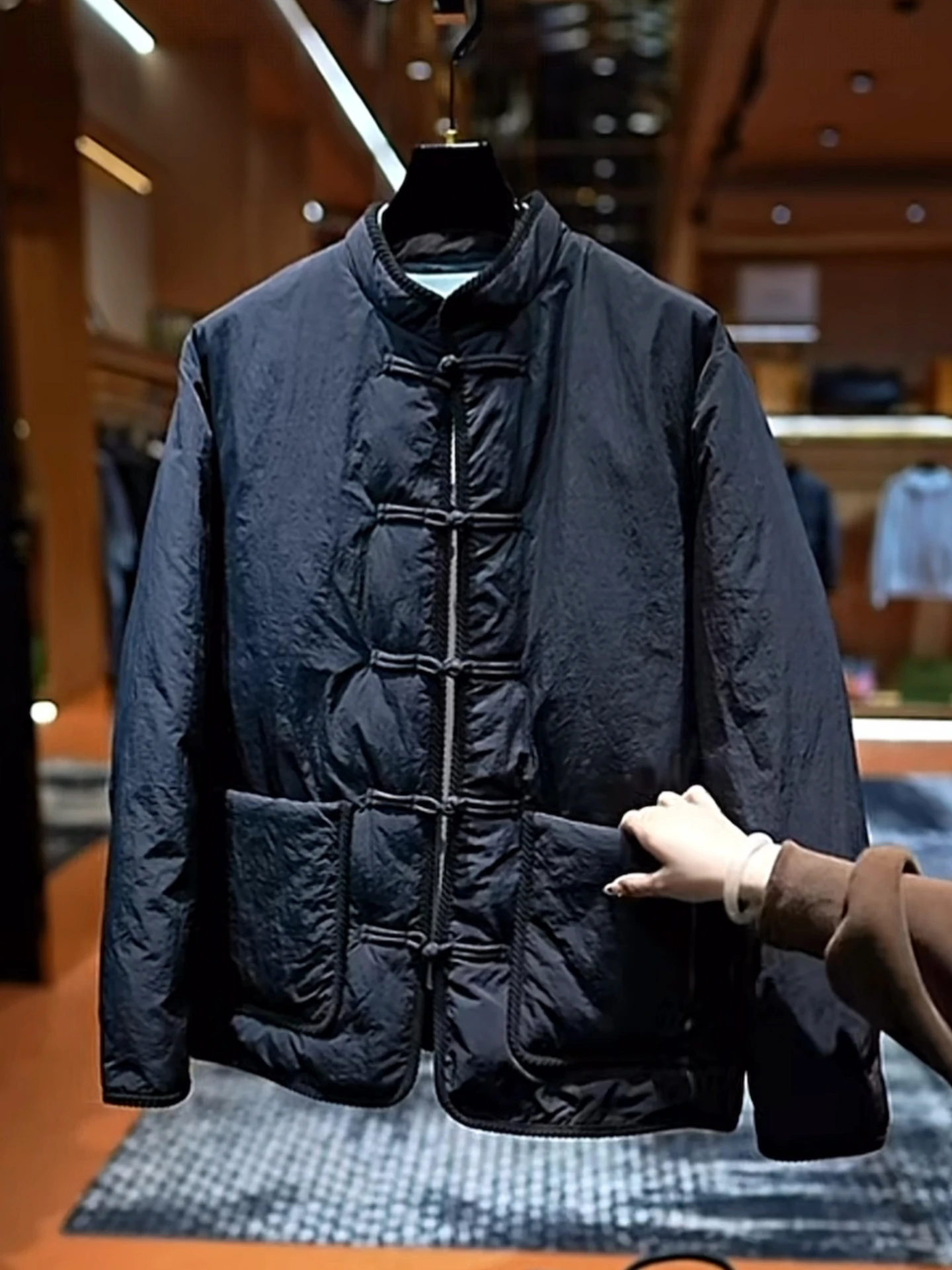 

Ele Bla Cotton Jaet with Button Stand Collar for Men Chinese Sle Winter Coat Warm Faionable Men's Outerwear