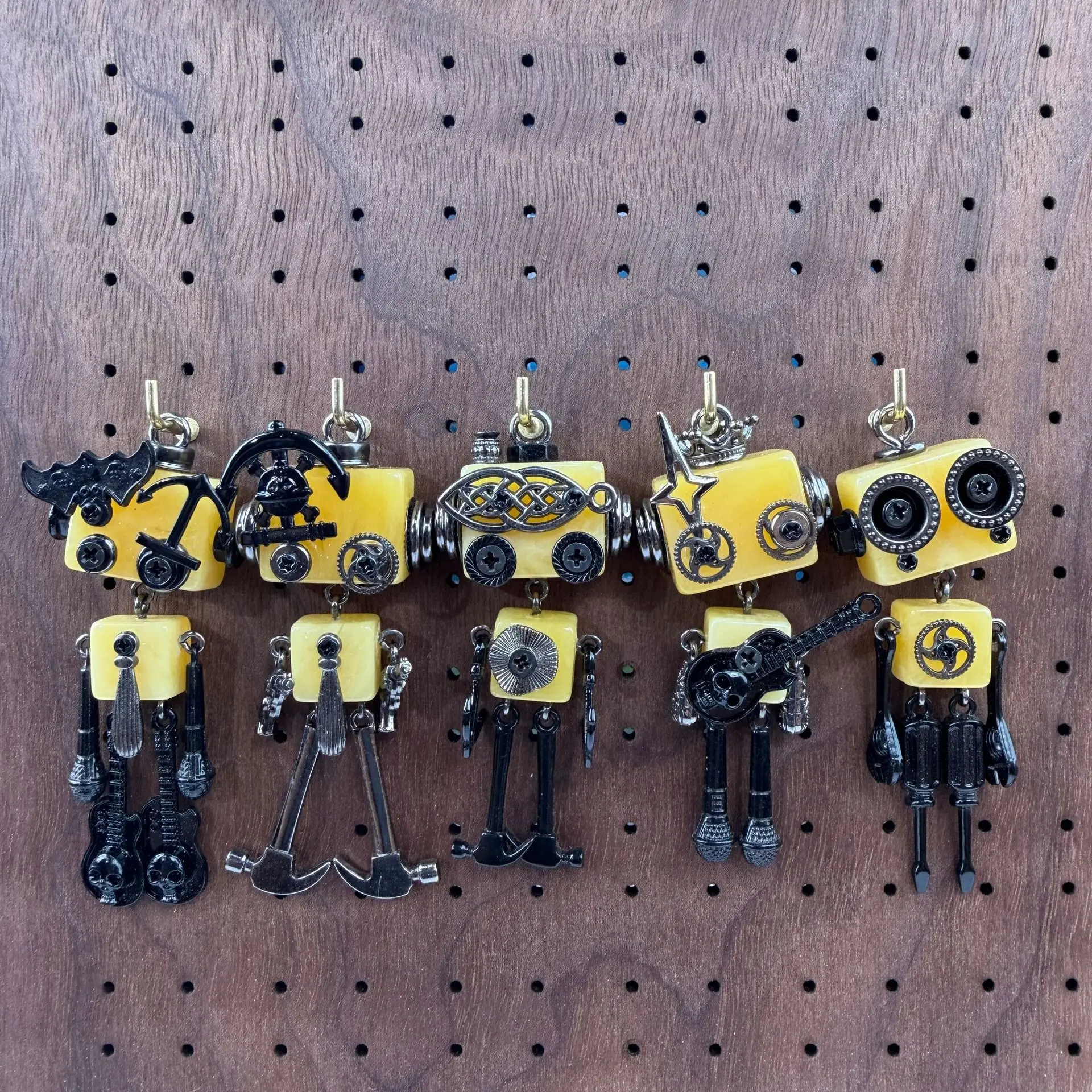 Steampunk Robot Pendant Resin Handmade Mechanical Gear Necklace Keychain Charm for Men Women Gothic Punk Phone Strap Gift