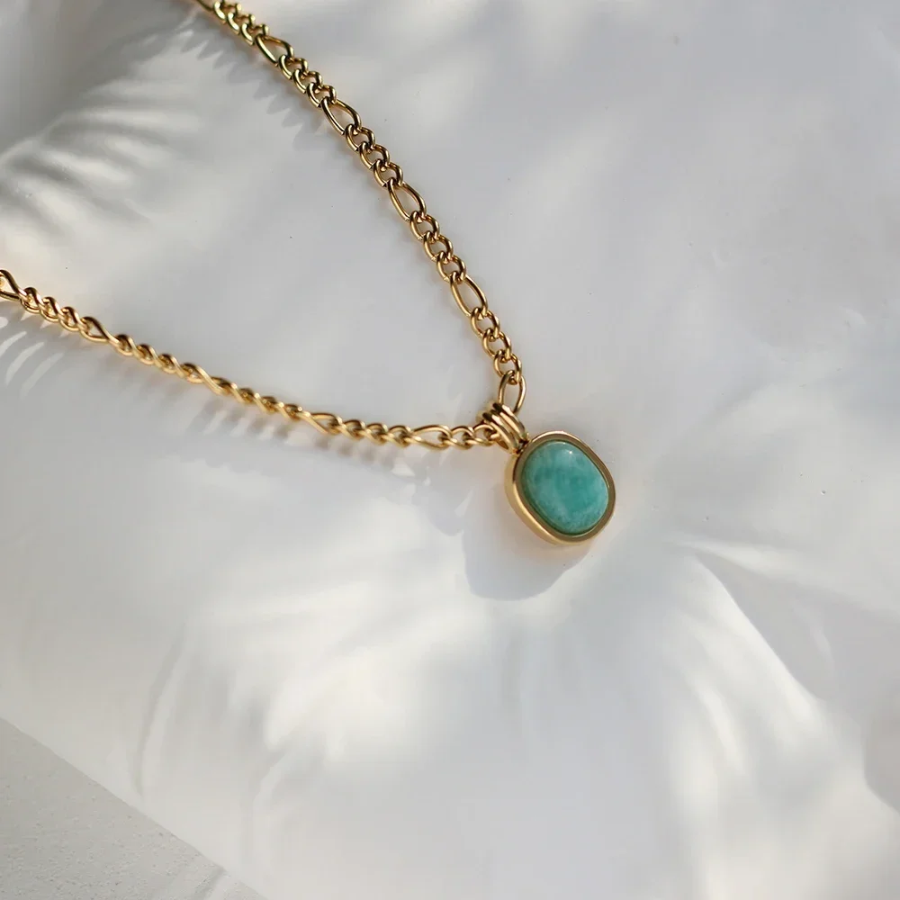 RHYSONG Catena Figaro in acciaio inossidabile placcato oro 18 carati Fascino in amazzonite naturale Ciondolo blu Girocollo di moda per regali di gioielli da donna