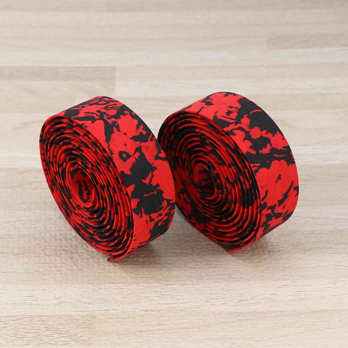 

2 шт., лента на руль из искусственной кожи, ручки для горного велосипеда, удобные легкие защитные ленты для рук, камуфляжные красные, черные
