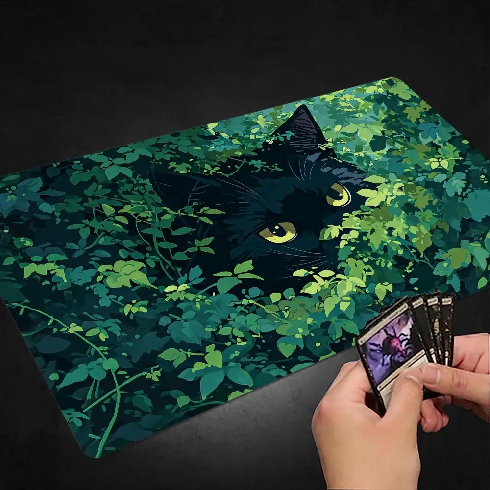 

Игровой коврик MTG с цифровым принтом милого черного кота, прошитые края, нескользящий, прочный, для настольных игр и TCG