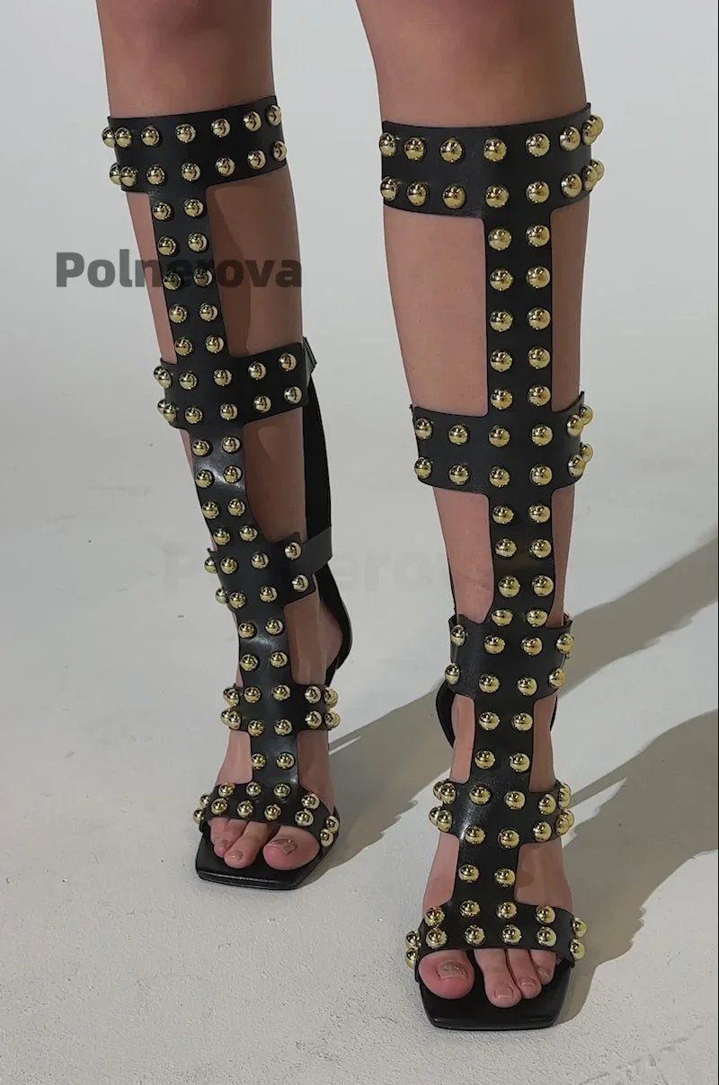 

Сандалии-гладиаторы с золотыми бусинами, женские ботинки до колена с открытым носком и молнией сзади, пикантные черные кожаные летние сапоги на высоком каблуке