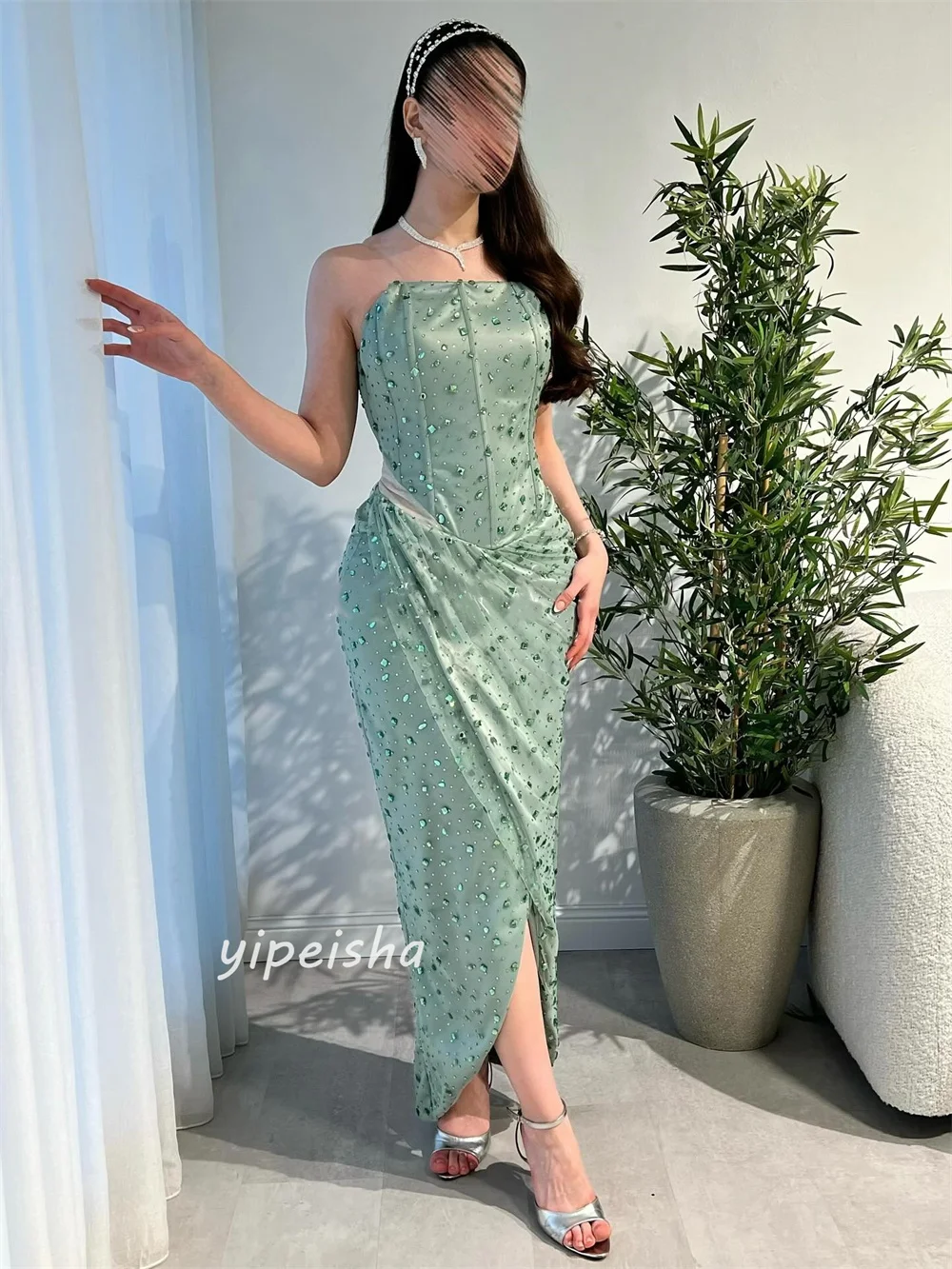 맞춤형 현대 스타일 패션 라인스톤 비즈 장식 스트레이트 스트랩리스 발목 길이 드레스 맞춤형 행사 드레스 고품질