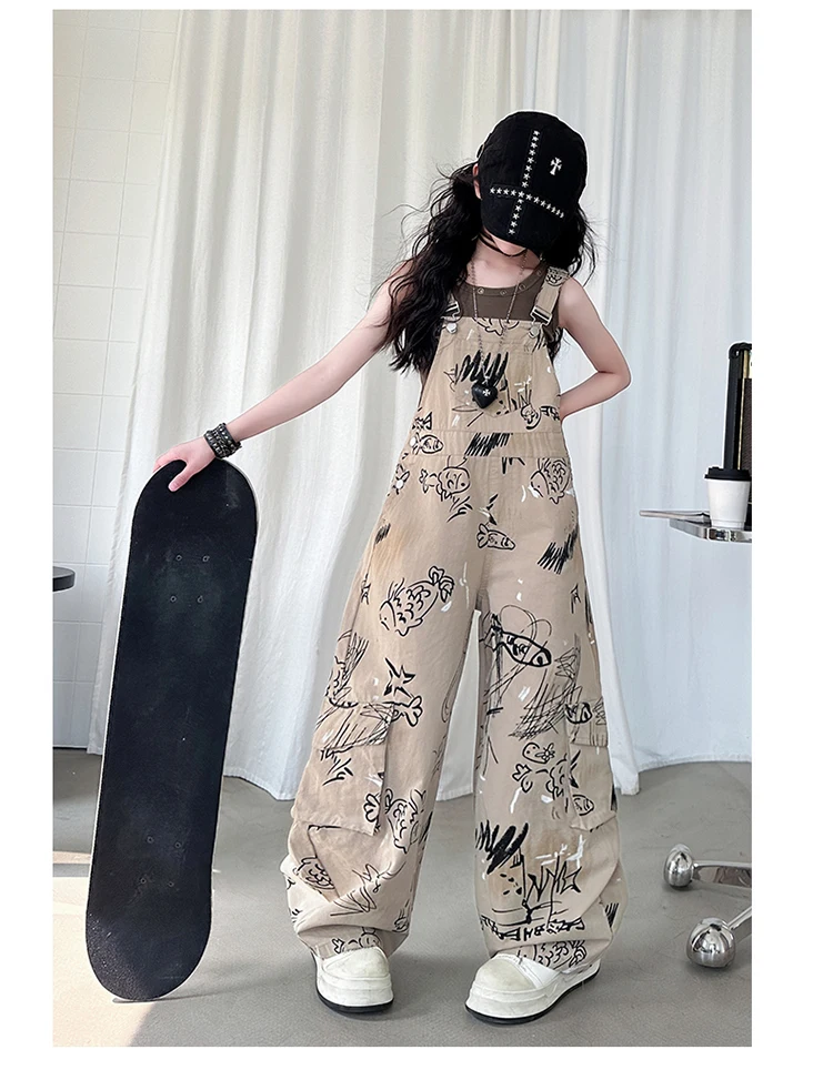 Kinder Vintage Americana Street Style Latzhose mit Zeichnungen für Mädchen, modische khaki-farbene Latzhose mit Hosenträgern. – Detail 6