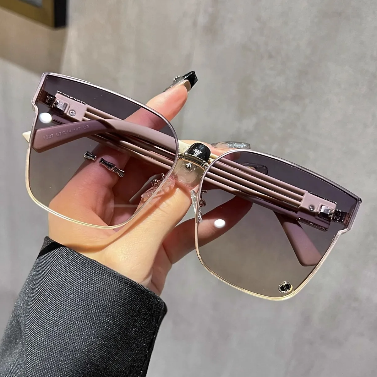 

New Square Women Sunglasses Pink Lens Stylish Oversized Frame Female Men Casual Glasses Designer Unisex Fashion Eyewear UV400