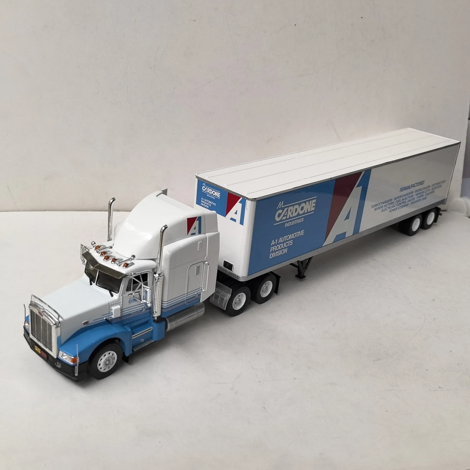 

Diecast IXO 1/43 Scale Peterbilt 377 A/E Peterbilt Container Tractor Truck Plastic of The Carriage Plastic Material Car Model