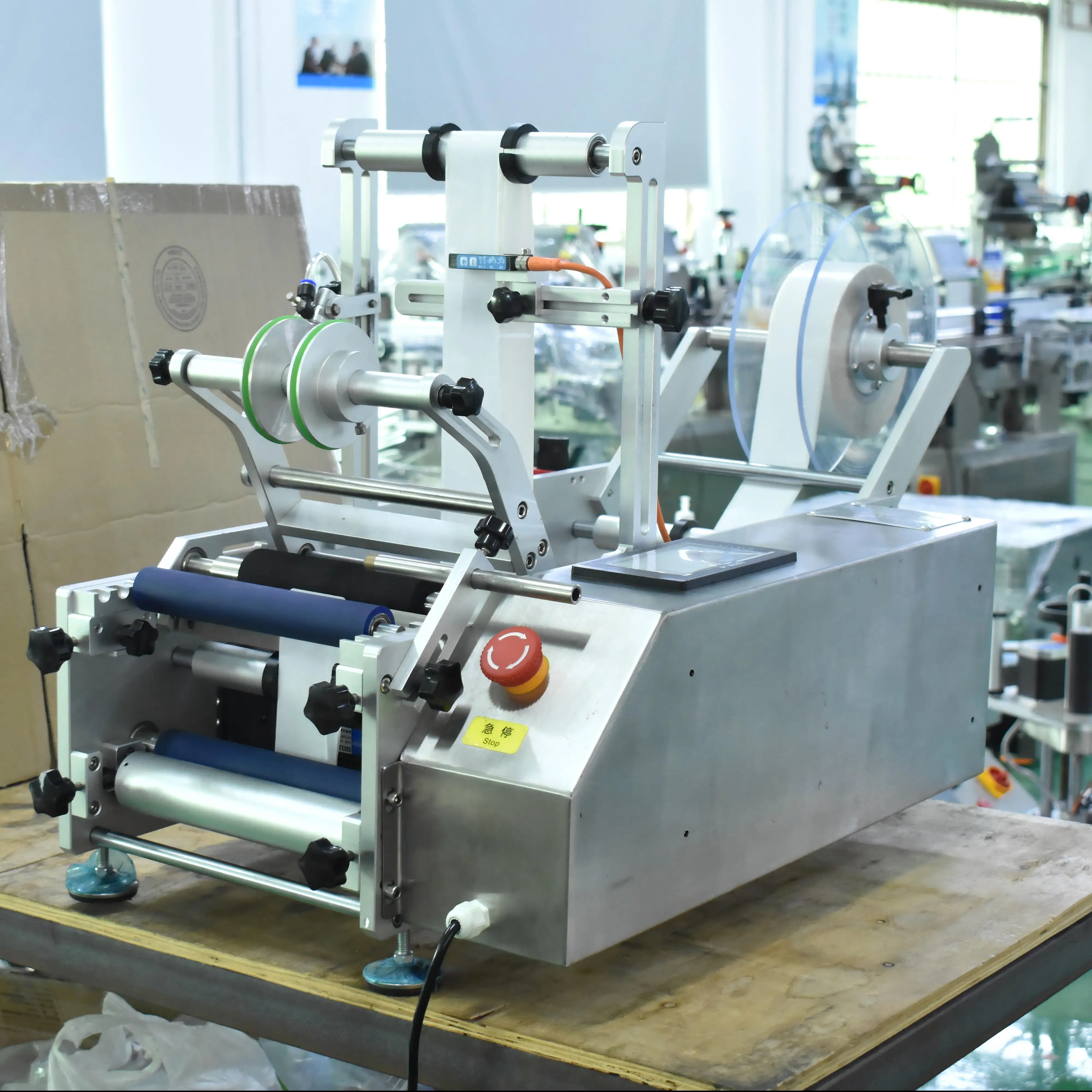 

Semiautomatic Round Bottle Labeling Machine Drinks Beverage Bottle Labeler Automatic Bottle Labeling Machine