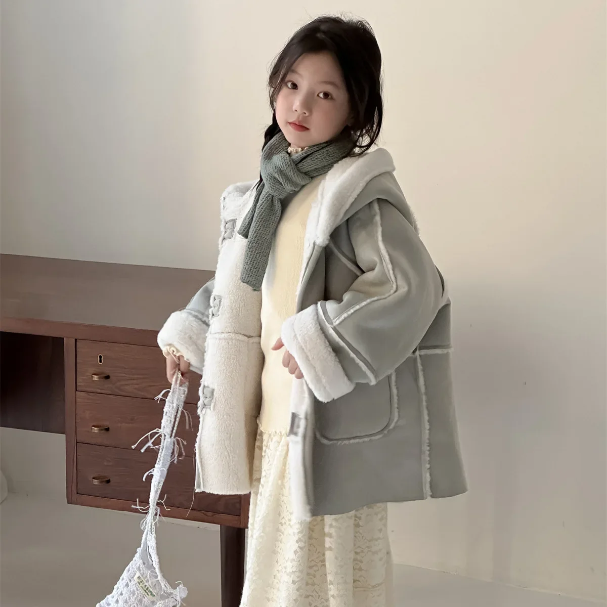 

Girls Coat 2024 Winter New Childrens Wear Korean Style Baby Girls Fashionable Fur One Lamb Wool Hooded Coat Casual Simple