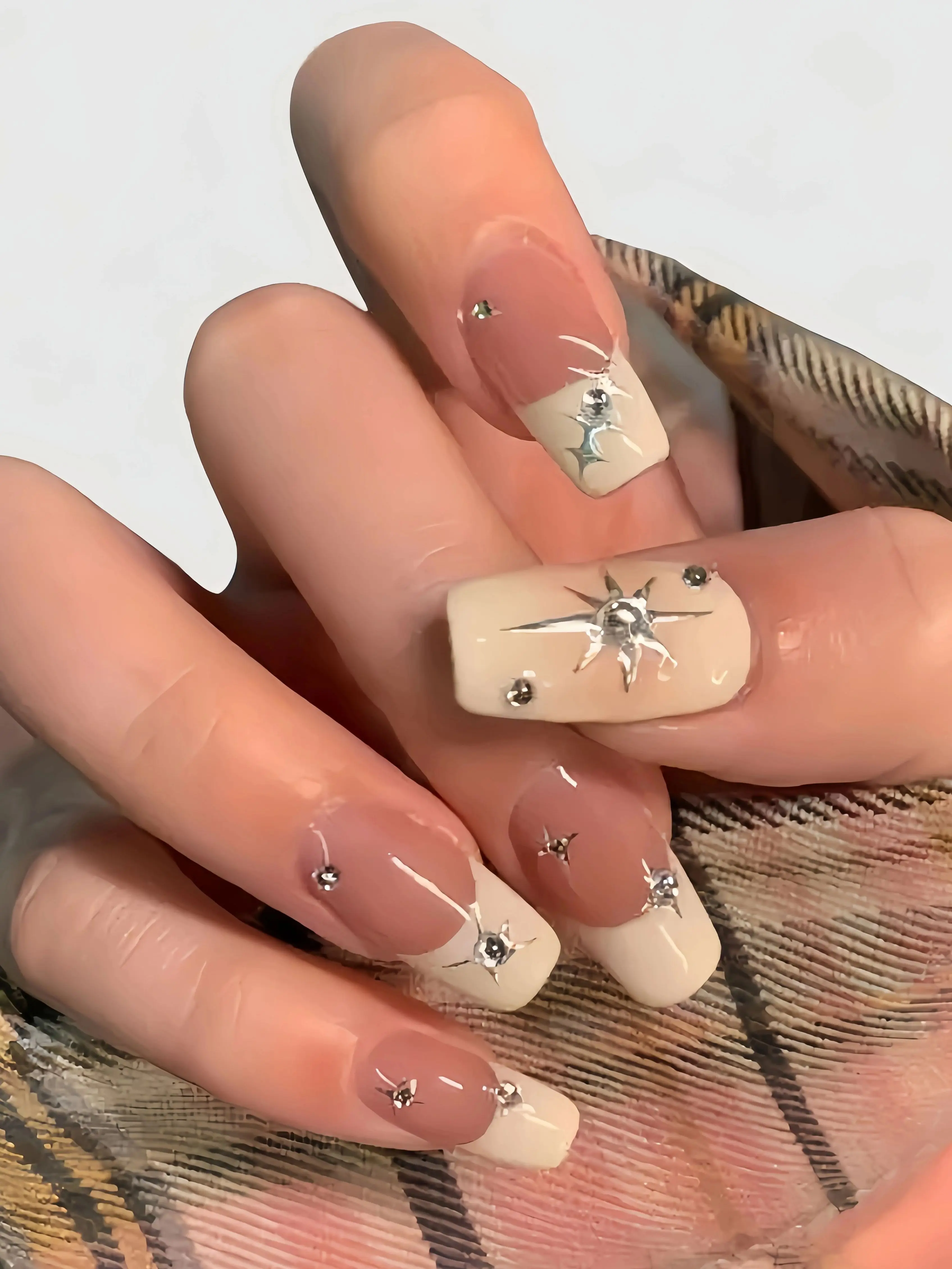 Medium Trapezoidal Nude Pink French-Style Press-On Nails, Silver Metallic Star-Shaped Rhinestone Nail Stickers, Simple and Cool Korean-Style Daily Fake Nails
