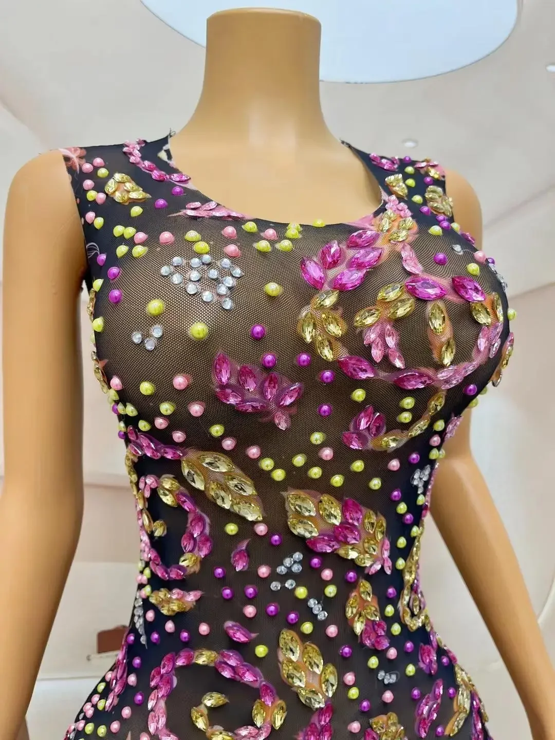 Mini vestido ajustado Sexy sin mangas para mujer, traje de actuación de club nocturno, ropa de escenario, diamantes brillantes de colores, nuevo