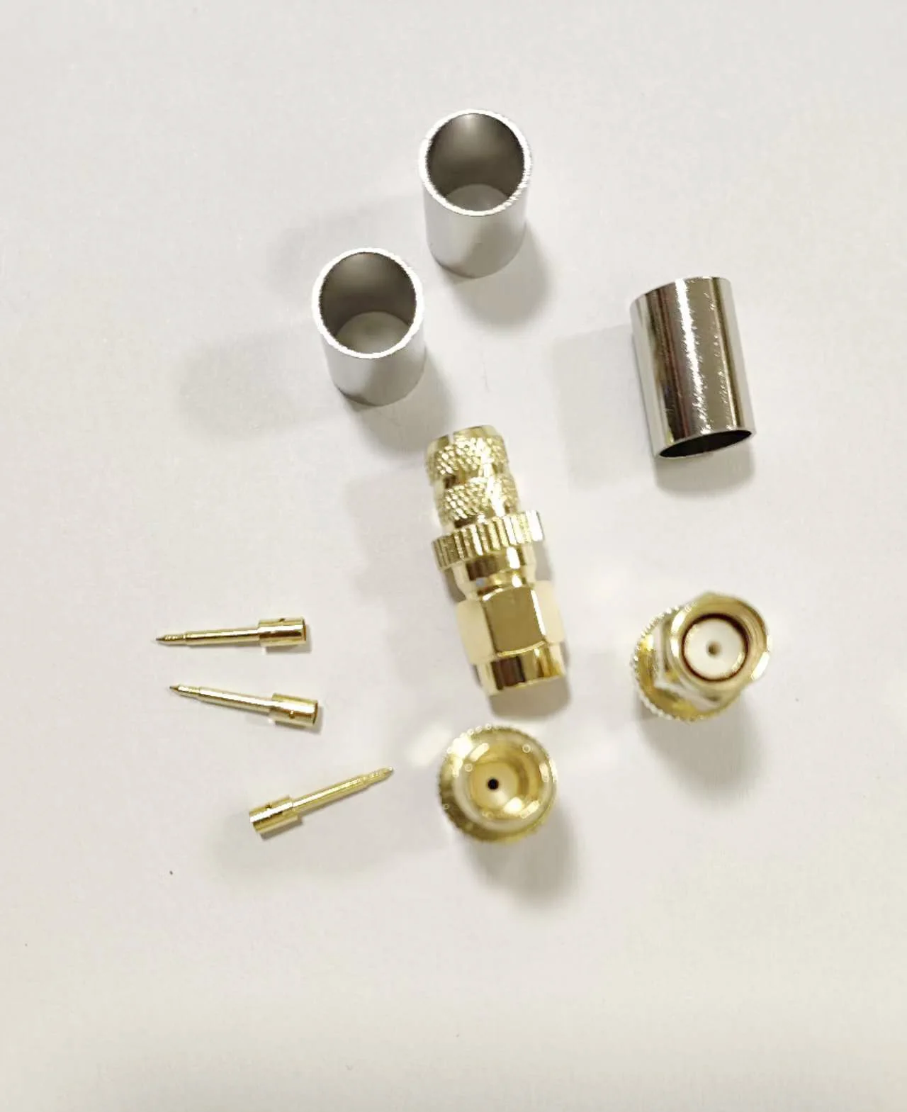 100ชิ้นSMAชายเสียบ(หญิงขา)จีบRFเชื่อมต่ออะแดปเตอร์สําหรับRG5 RG6 5D-FB LMR300 SMA-J-5สาย