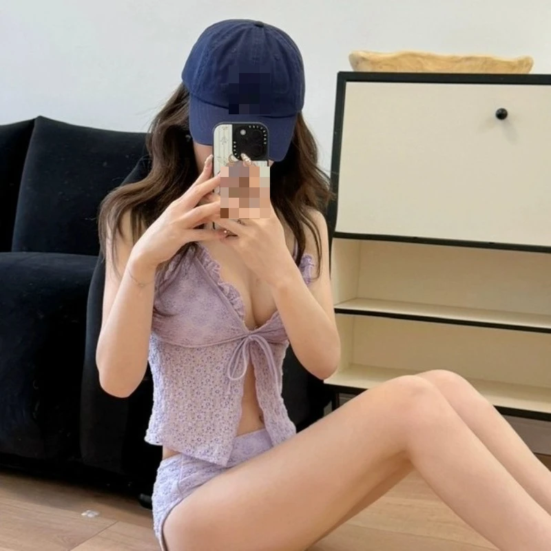 Costume da bagno estivo da donna alla moda, estetica sexy morbida giapponese coreana, vacanze primaverili calde con taglio a triangolo illuminante lusinghiero