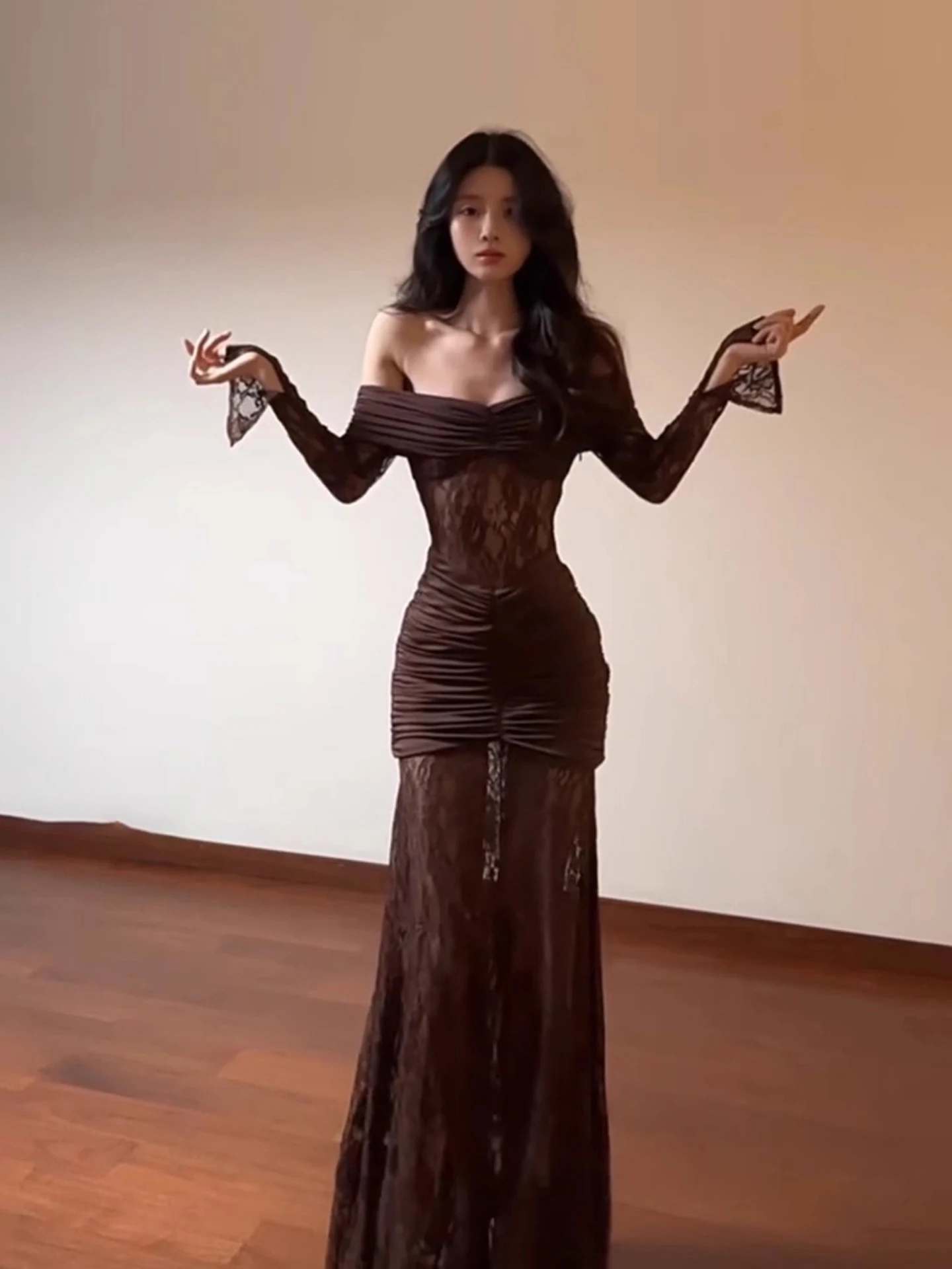 

Элегантное вечернее платье XZY с кружевом, на одно плечо, для полных женщин, зимнее, винтажное, приталенное, длинное, с рукавами-крылышками