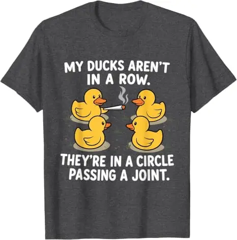 Meine Enten stehen nicht in einer Reihe, sie sind im Kreis und machen eine Pause. T-Shirt Y2k Cartoon Enten machen eine entspannte Pause. Grafisches Kleidungsstück Geschenk. – Detail 15