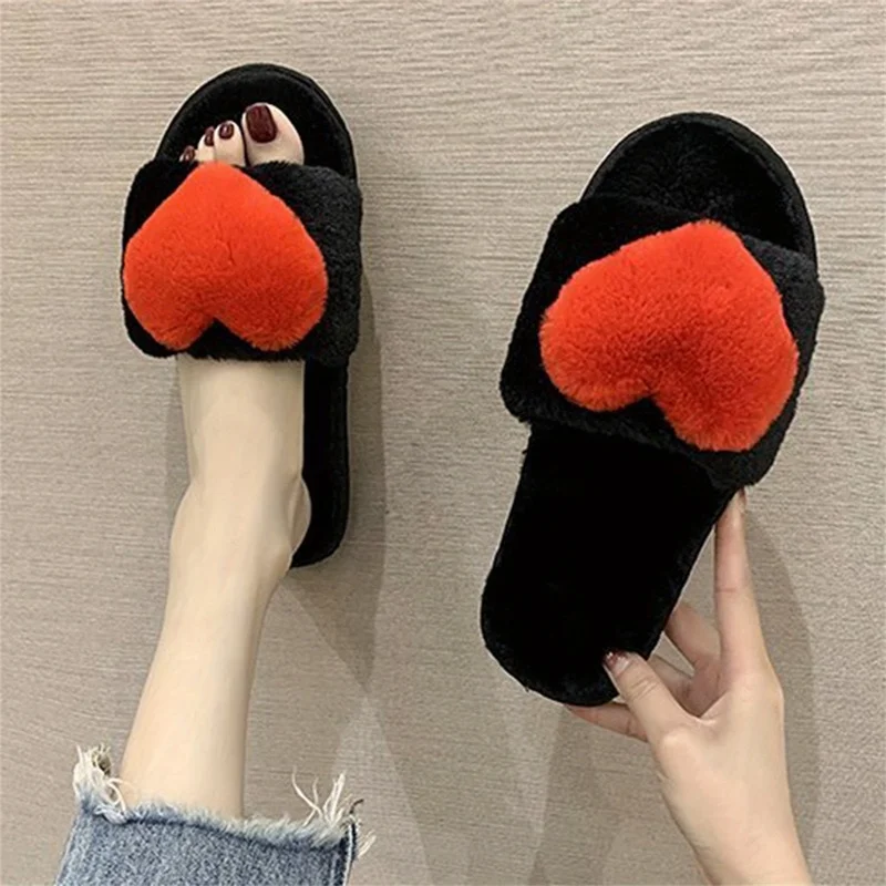 شباشب قطيفة مريحة للنساء - أحذية منزلية مفتوحة غير قابلة للانزلاق على شكل قلب، نعال شتوية وخريفية دافئة، مادة PU ناعمة و