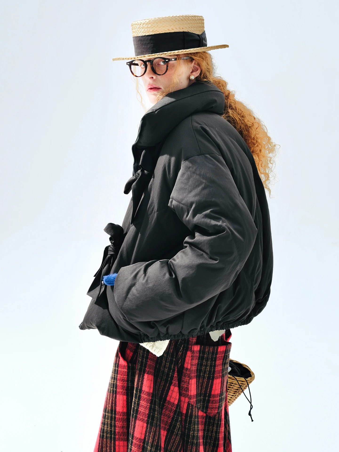 سترة قصيرة للأسفل imakokoni 2025 معطف نسائي شتوي على الطراز الياباني بفيونكة سوداء سميكة 255294