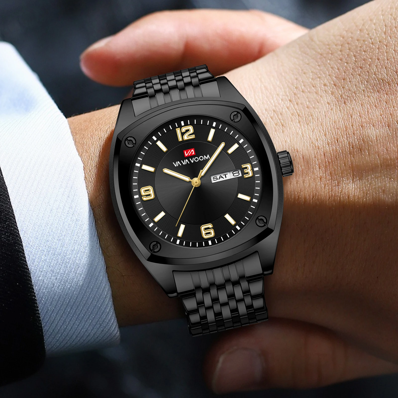 Luxury Men Stainless Steel Watch Fashionable Business Style Gold Calendar Quartz Movement Wine Barrel Shaped Casual Sports Watch