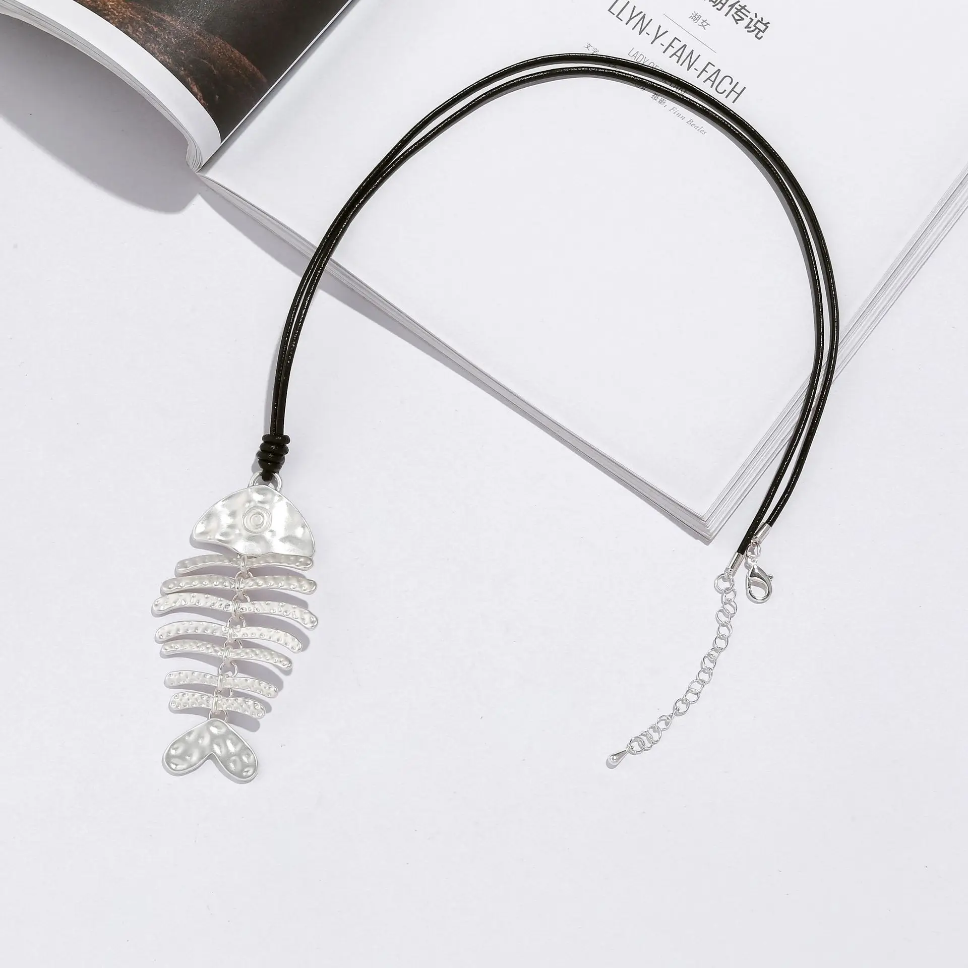 DIY accessories popular jewelry fashion European and American geometric fish-shaped pendant long necklace women's metal swea