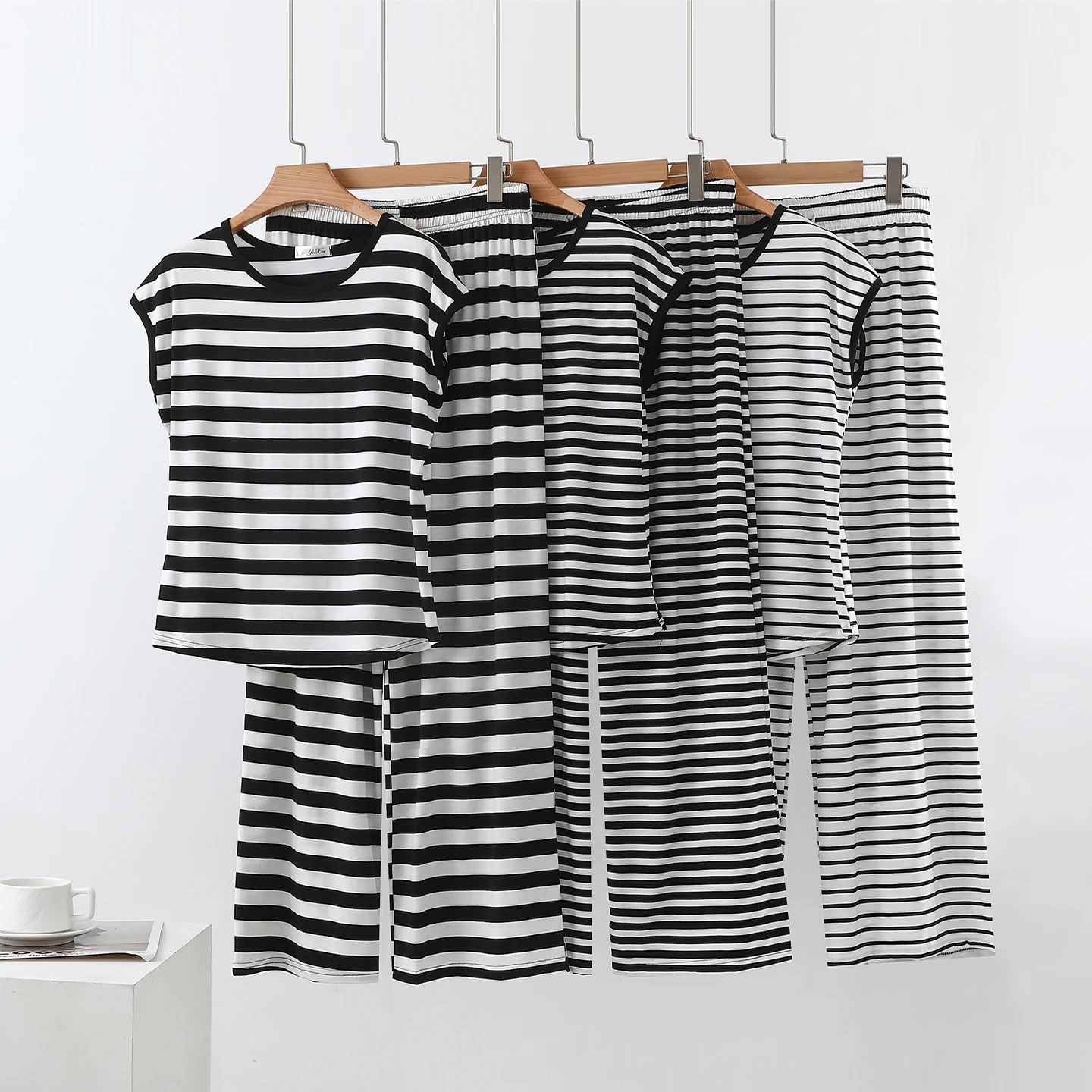 

Modal Base irt Two-Piece Set Bla White Stripes round Ne Svel T-irt Wide Leg Pants Women Summer Thin Vest
