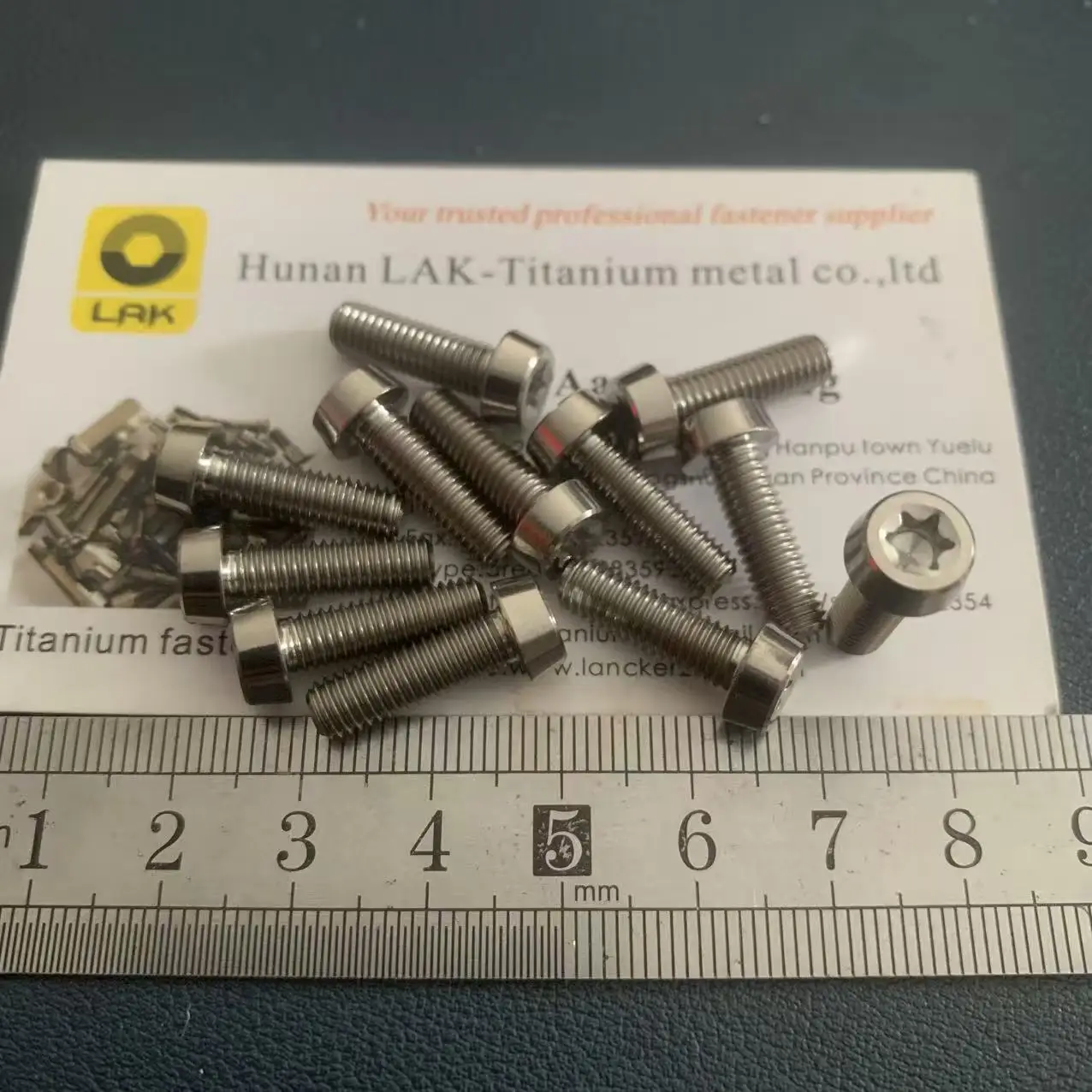 M5x8 M5x16 التيتانيوم توركس T25 رقيقة غطاء رأس المسمار لرأس الدراجة 8.5x3.5 Gr5