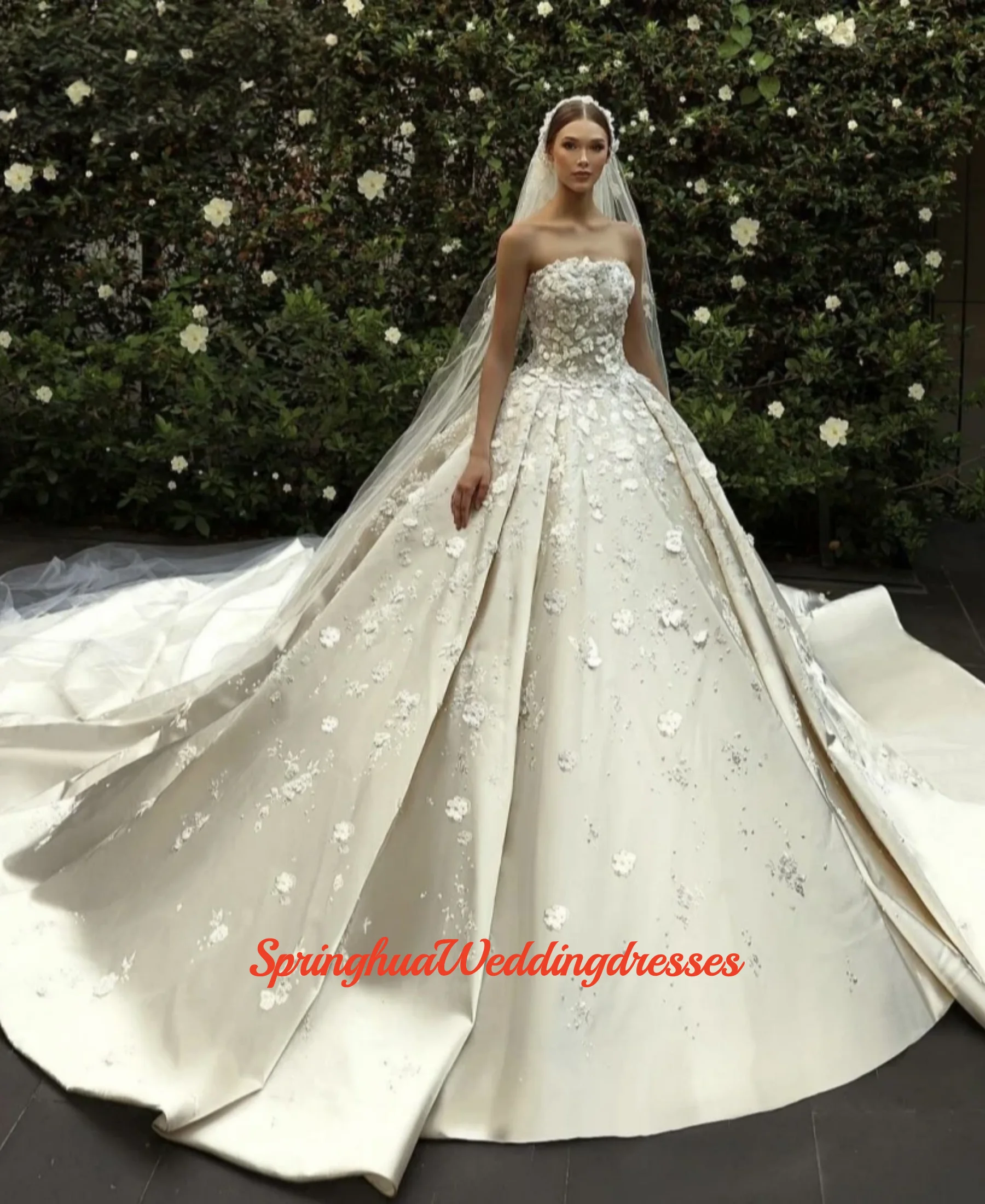 Customzied Elegant Satin Ball Gown Long Wedding Dress Glitter Beads 3D Flower Bride Robe Exquisite Strapless Bridal Gown Robe De
