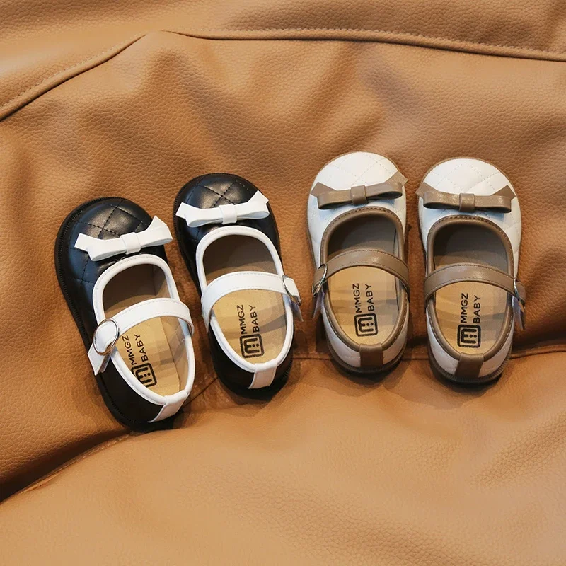 2025 جديد منقوشة أحذية من الجلد حذاء الفتيات عادية الربيع الصيف أداء أحذية أطفال Bowknot الحلو الأطفال الأميرة الأحذية