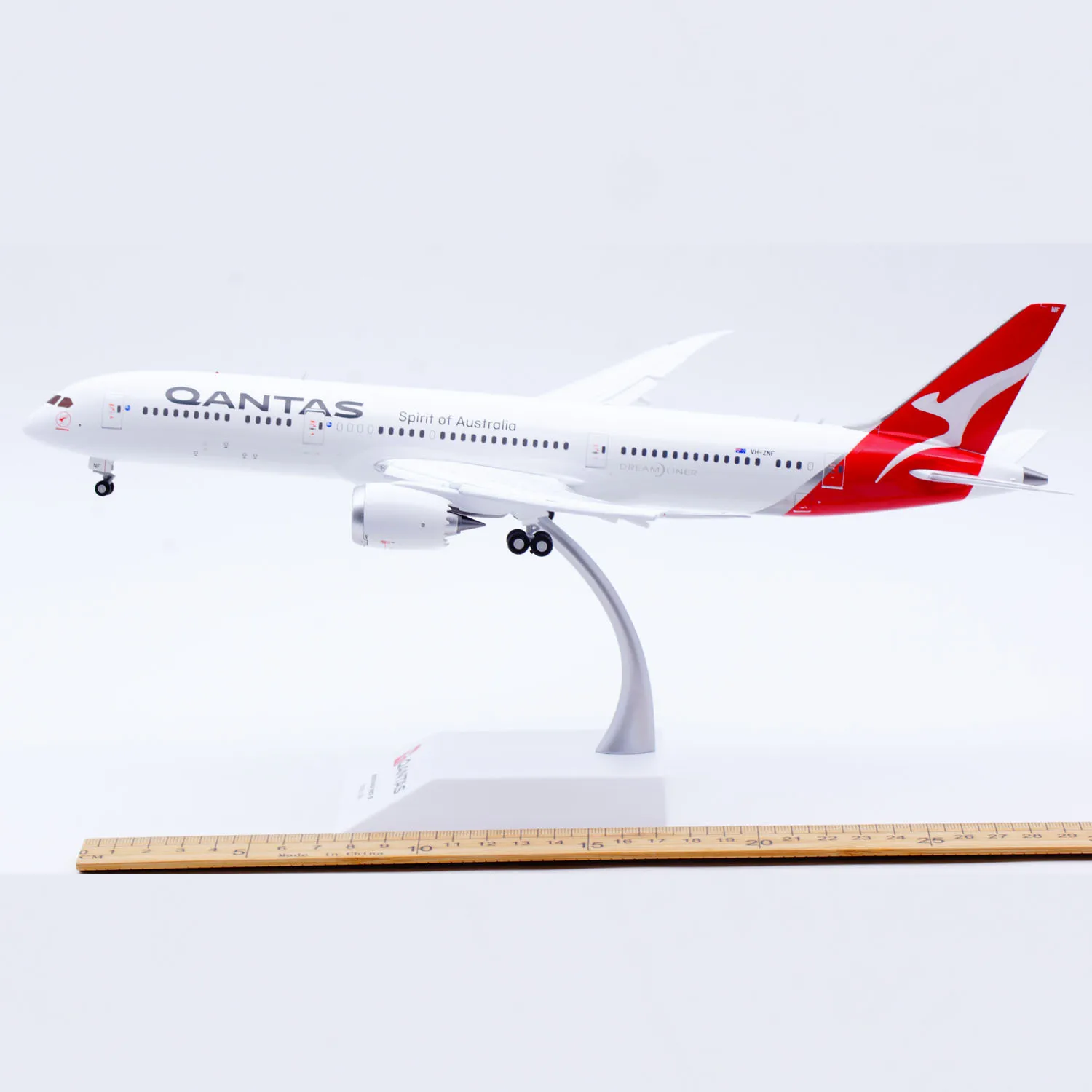 

XX20624A Коллекционный самолет из сплава в подарок JC Wings 1:200 Qantas Airways Boeing B787-9, литая под давлением модель самолета VH-ZNF с клапанами вниз