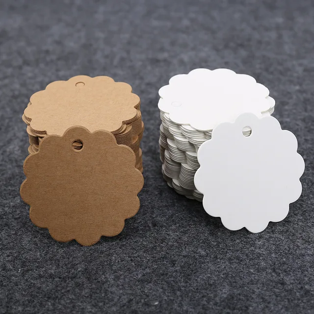 50szt 6cm Okrągła koronkowa krawędź Kraft Paper Tagi Etykiety na karty Produkt Ciasto Żywność Znaki cenowe Etykieta odzieży Buty Torby Dekor Akcesoria
