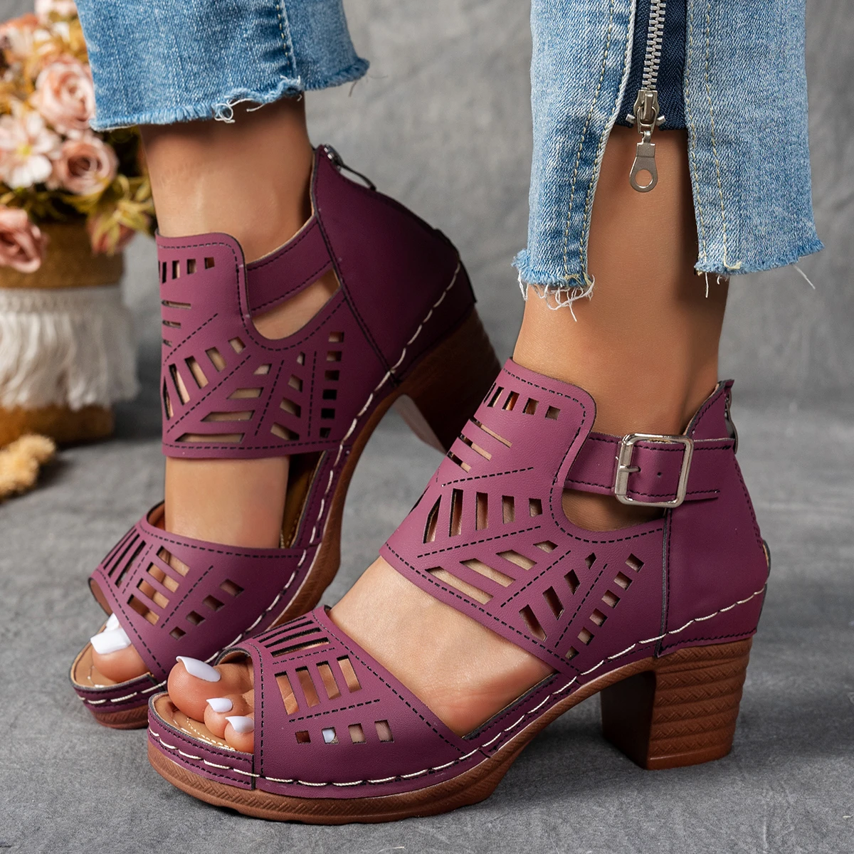 Women Slip on Sandals Casual Comfort Thick Sole Non Slip Sports Sandals Platform Lightweight Breathable Walking Shoes Women 2025