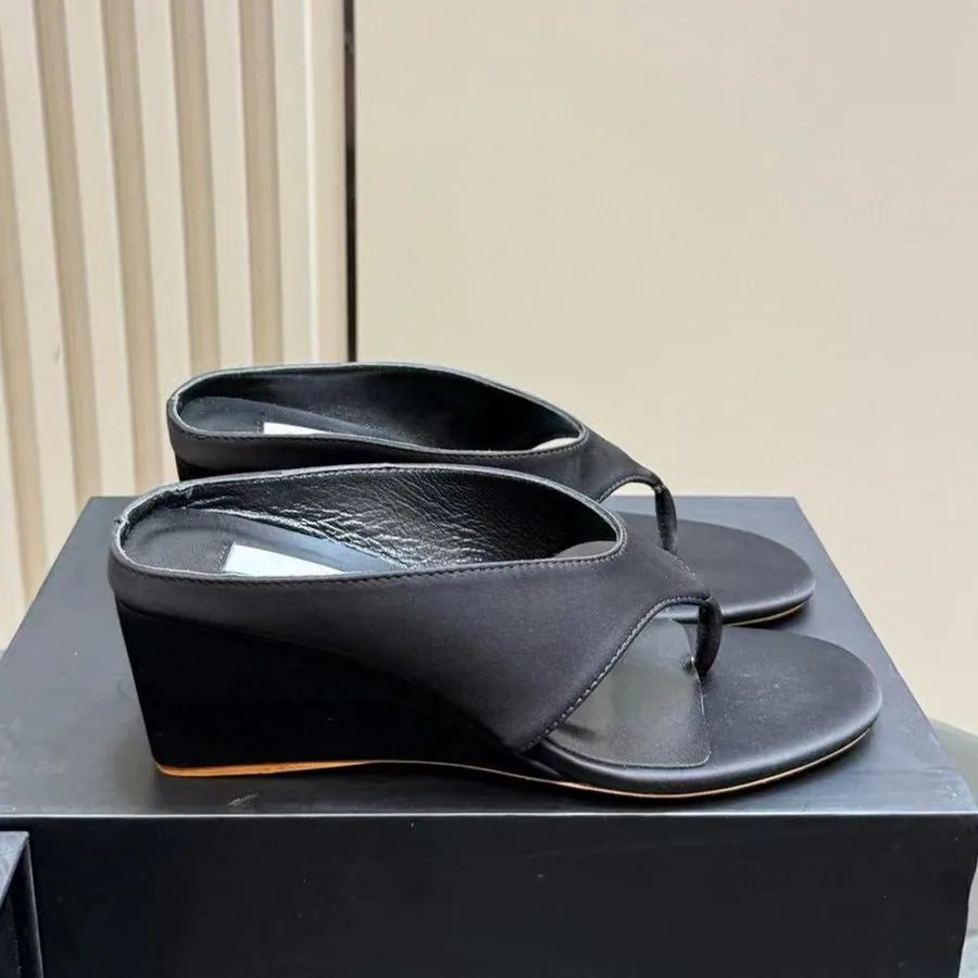 

Thick soled slope and high-heeled flip flops for women's outerwear, flip flops, beach slippers, sponge cake, anti slip cool slip