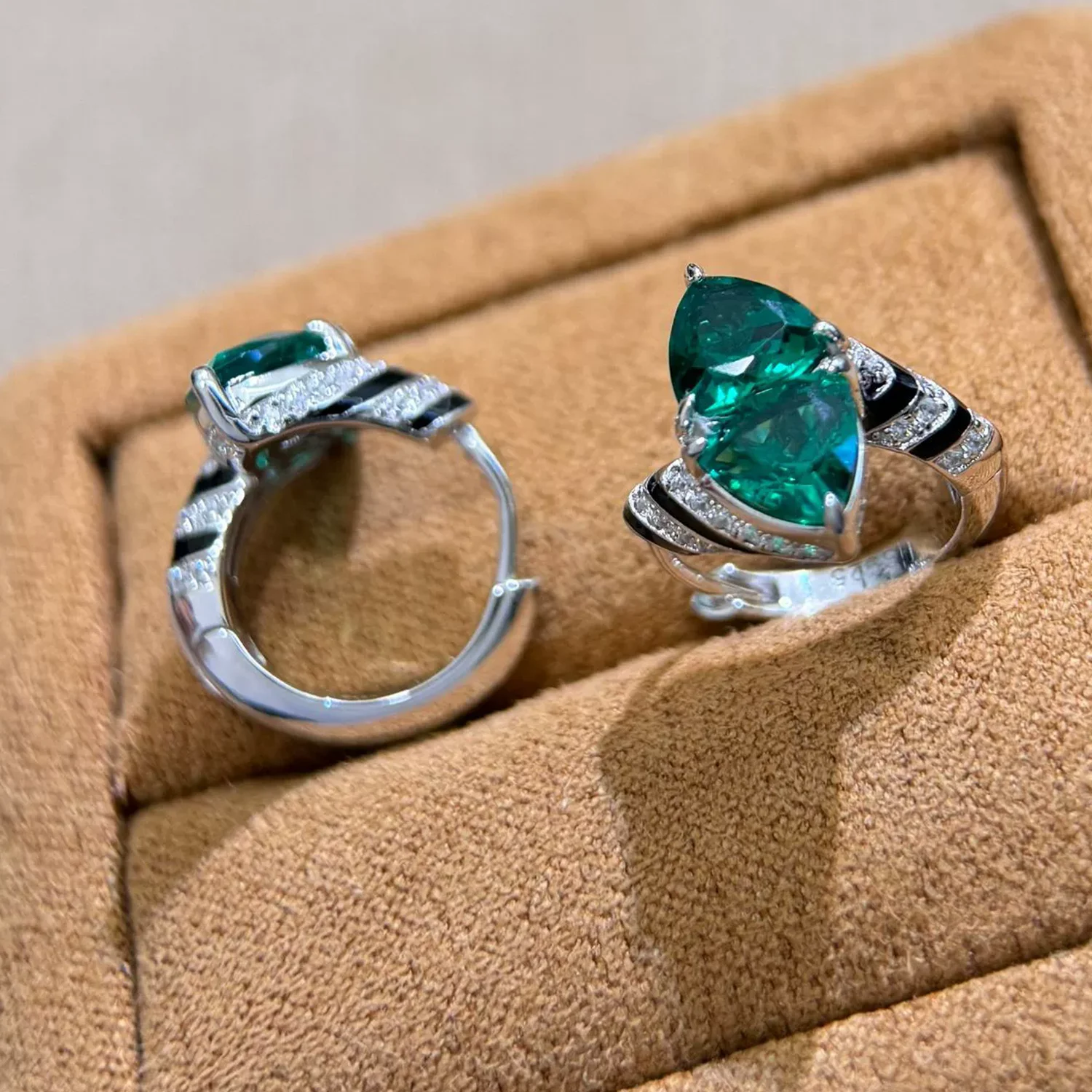 고급 더블 에메랄드 그린 삼각형 스톤 블랙 에나멜 레오파드 프린트 후프 귀걸이 실버 925 럭셔리 파인 주얼리 여성용