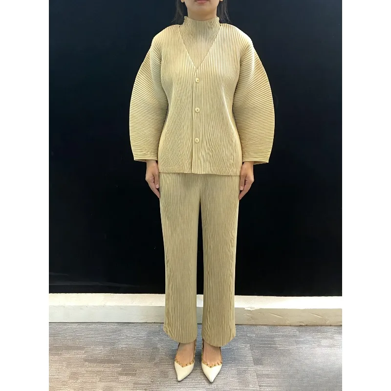 

Miyake плиссированный брючный костюм 2026, весенний новый костюм, повседневная универсальная куртка с длинными рукавами, майка, широкие брюки, женский комплект из 3 предметов