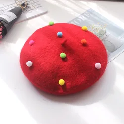 Boina de lunares con bolas pequeñas para mujer, gorros de pintor cálidos y bonitos para invierno, fieltro de lana para madre y niño, colores dulces