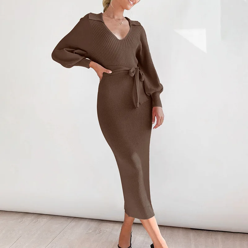 2025 Nieuwe herfst en winter elegante vintage lichte volwassen stijl lantaarnmouwen V-hals pure kleur gebreide trui-jurk