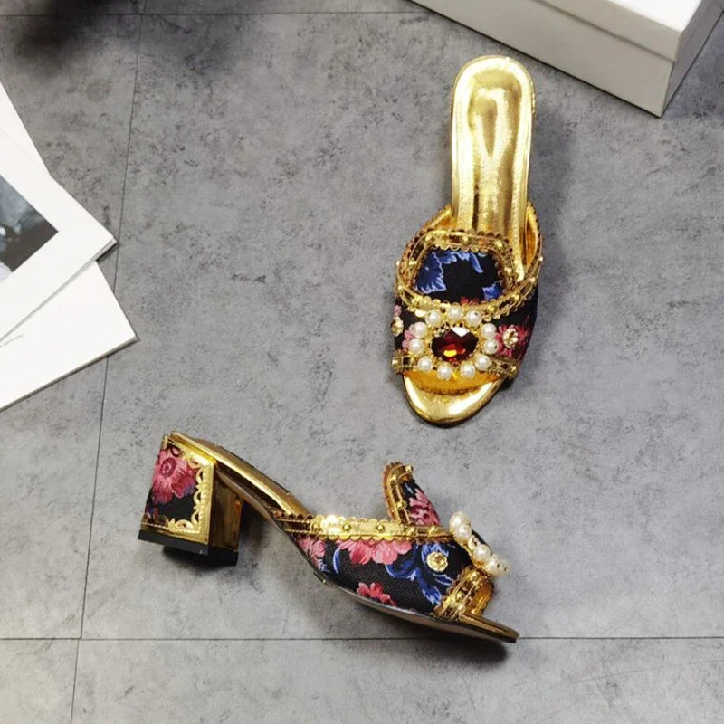 

Luxury Design Gemstone Pearl Flower Slippers Women New Peep Toe Thick Middle Heels Mules for Party Wedding Dress