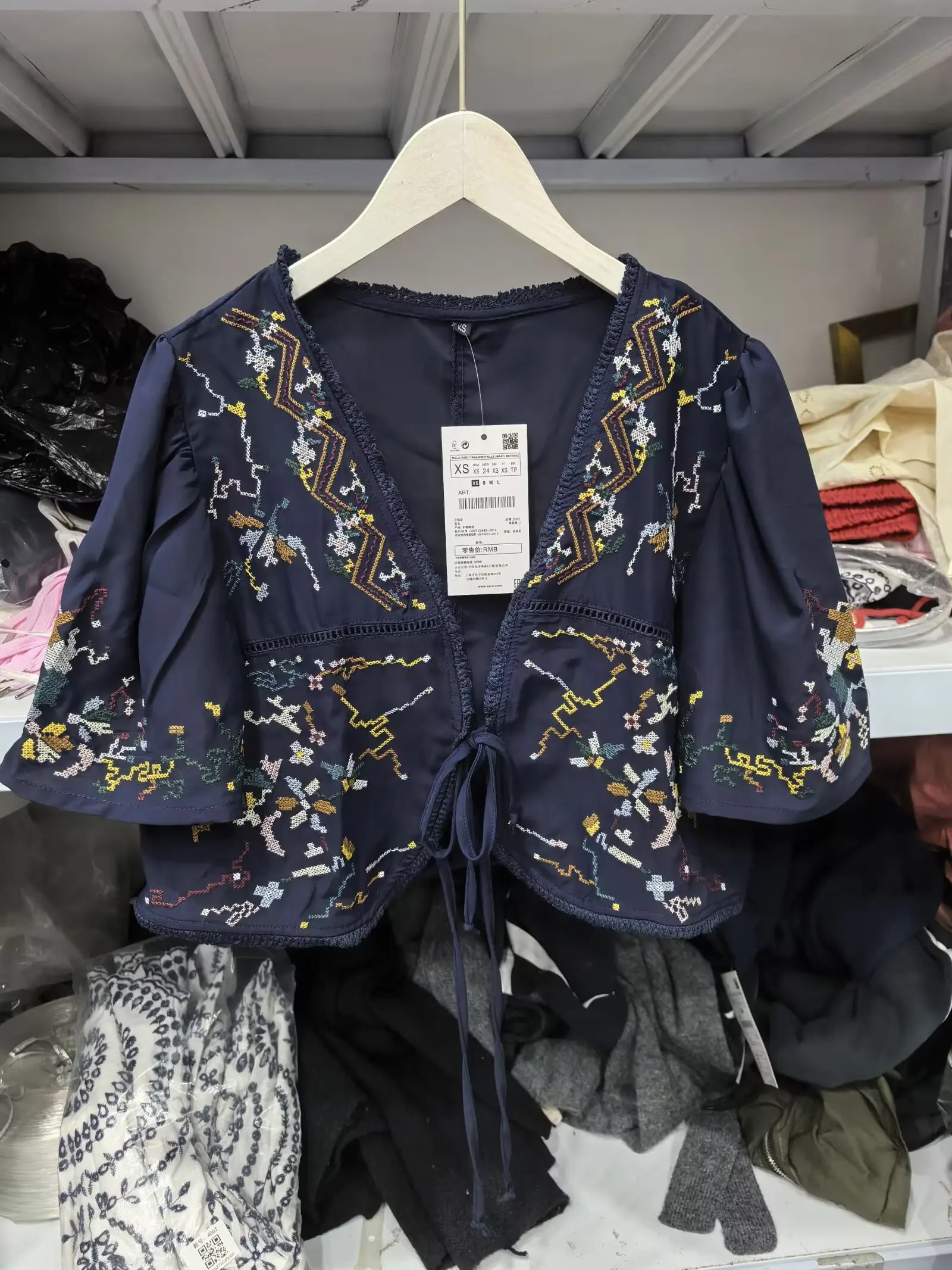 

WOMAN 2026 Summer New Fashionable Casual Flower Embroidered Short Top Shirt Retro Versatile Women's Strap Up Top Mujer Chic