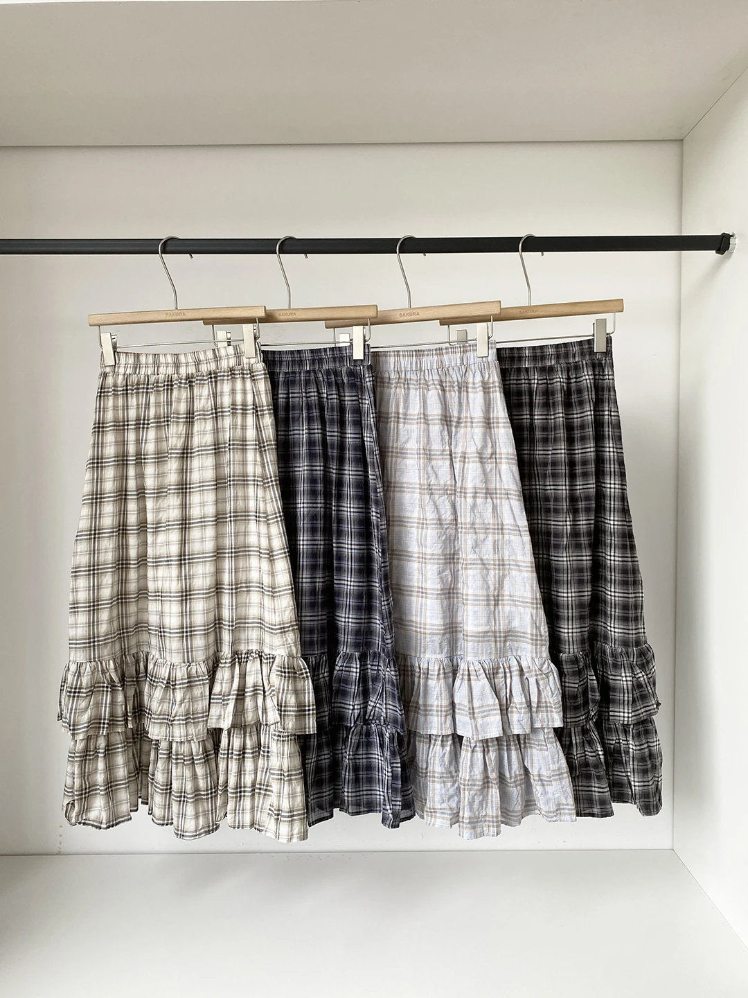 

Retro Korean Style Commuter Plaid Midi Skirt Women's Casual High Waist Polyester Fiber A-Line Skirt Spring Summer New Arrival