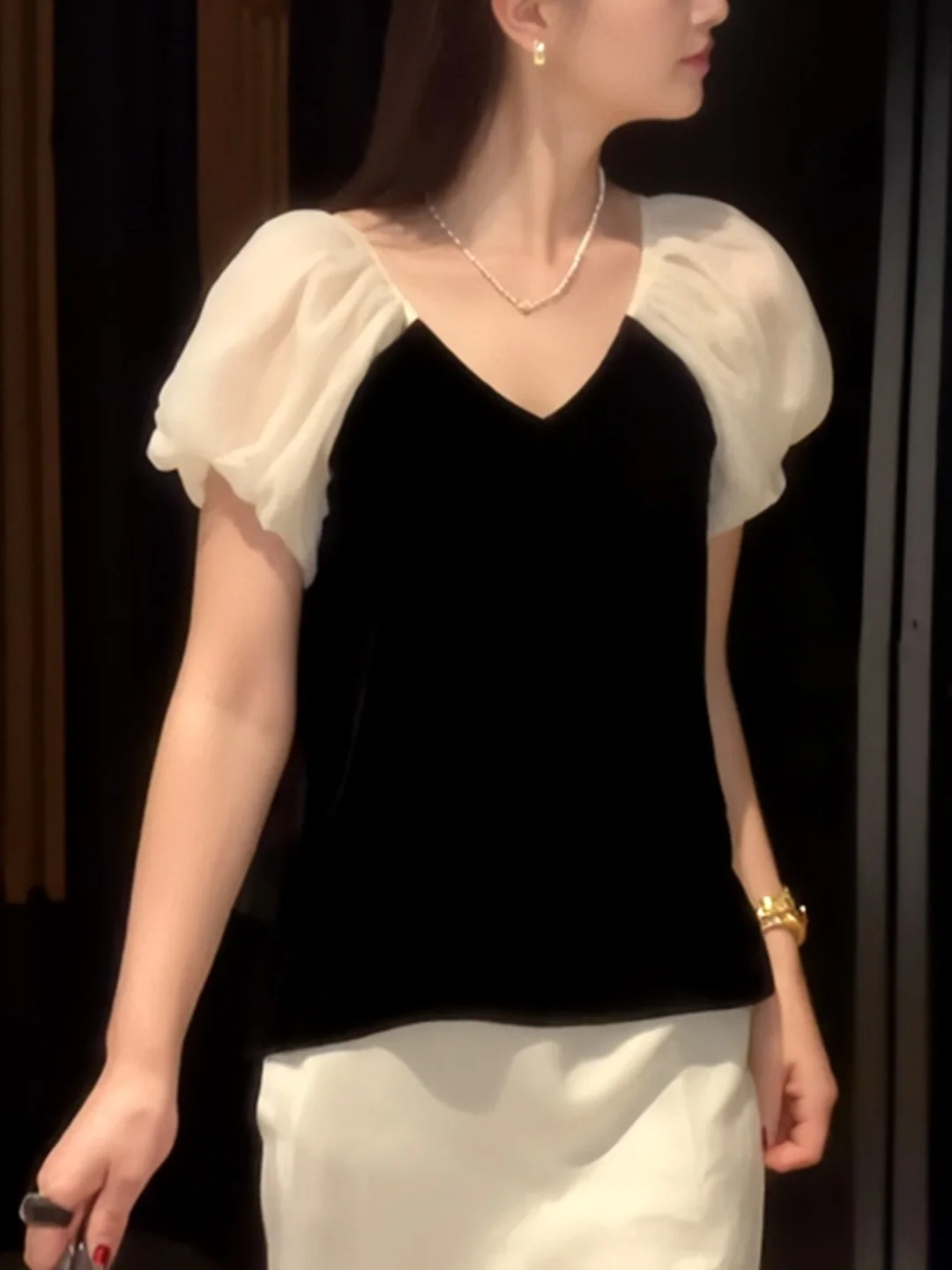 

Gtuq Women's V-ne Bubble Sve Top Loose Fit Hepburn Sle Summer New Arrival Slimming Effect Korean Version Casual Wear