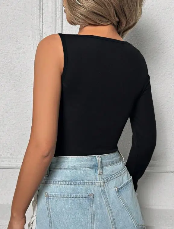 

2026 Women's Personalized Street Style T-Shirt with Asymmetrical Design New Fashion Female Sexy Short Cut with Exposed Navel Top