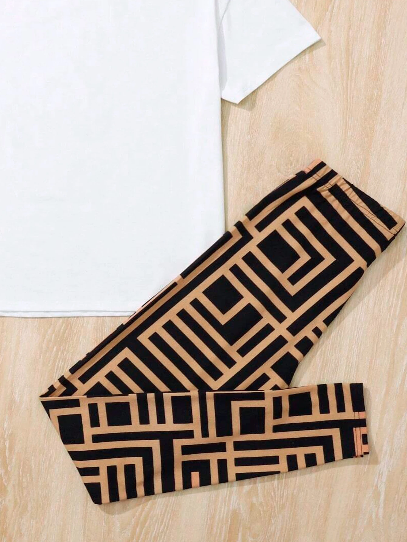 Zweiteiliges LOVE-Print-Outfit für Mädchen, übergroßes T-Shirt und Leggings mit geometrischem Muster, lässiges Streetwear-Set für Kinder – Detail 5