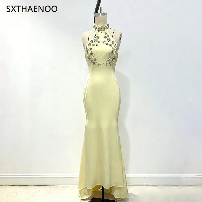 เดรสยาวหรูหราประดับลูกปัดทรงเข้ารูปสำหรับผู้หญิง สายคล้องคอ เปิดหลัง ทรงเสื้อคลุม ดีไซน์เรียบหรู รุ่นปี 2025