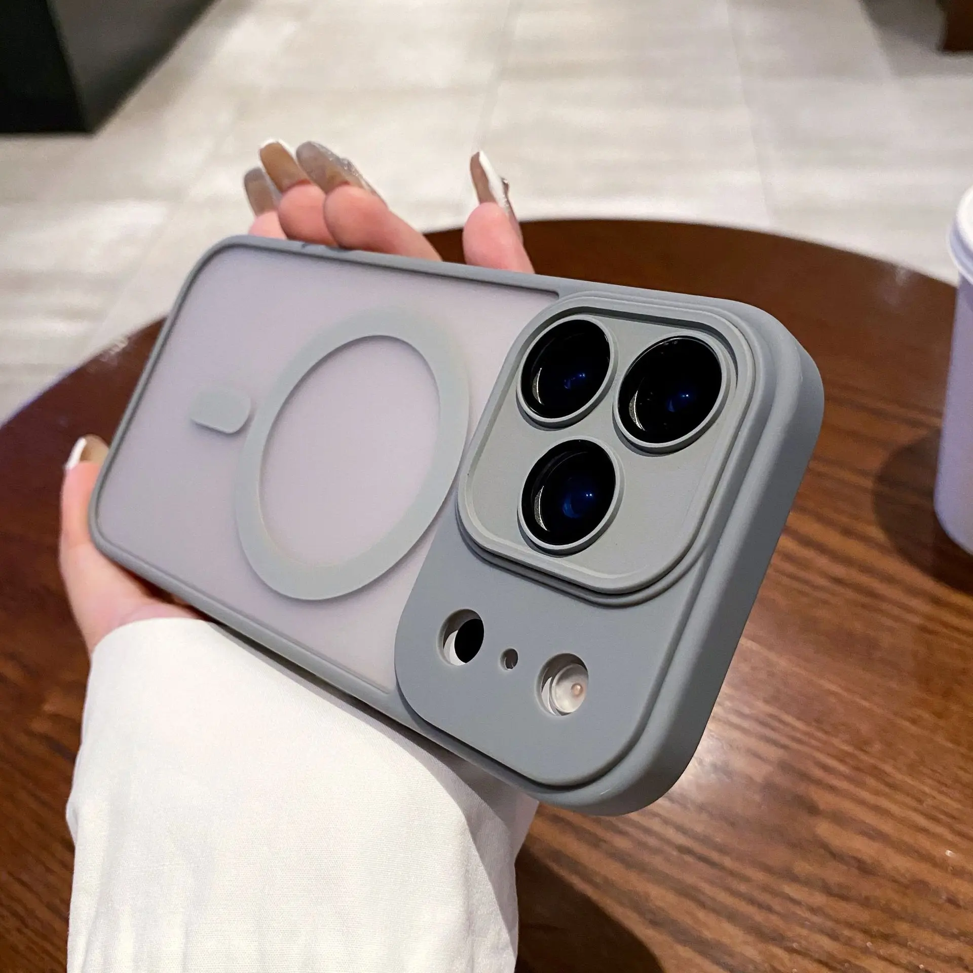 Magsafe حافظة هاتف مغناطيسية لهاتف آيفون 17 ProMax 17PRO 17Air غطاء حماية فاخر غير لامع لهاتف آيفون 17 غلاف شحن لاسلكي