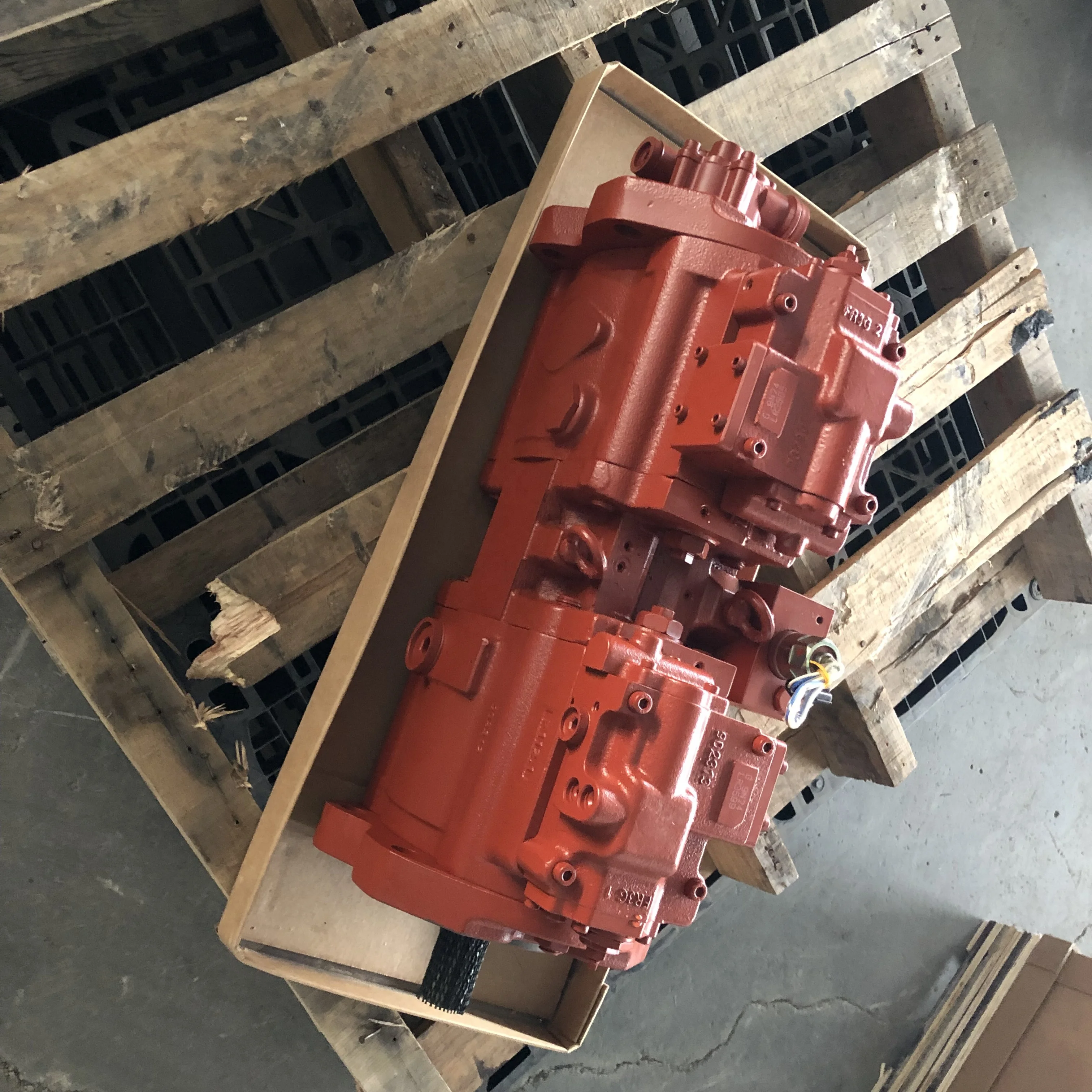 Pompa idraulica R215-7 Pompa principale K3v112dt R215-7