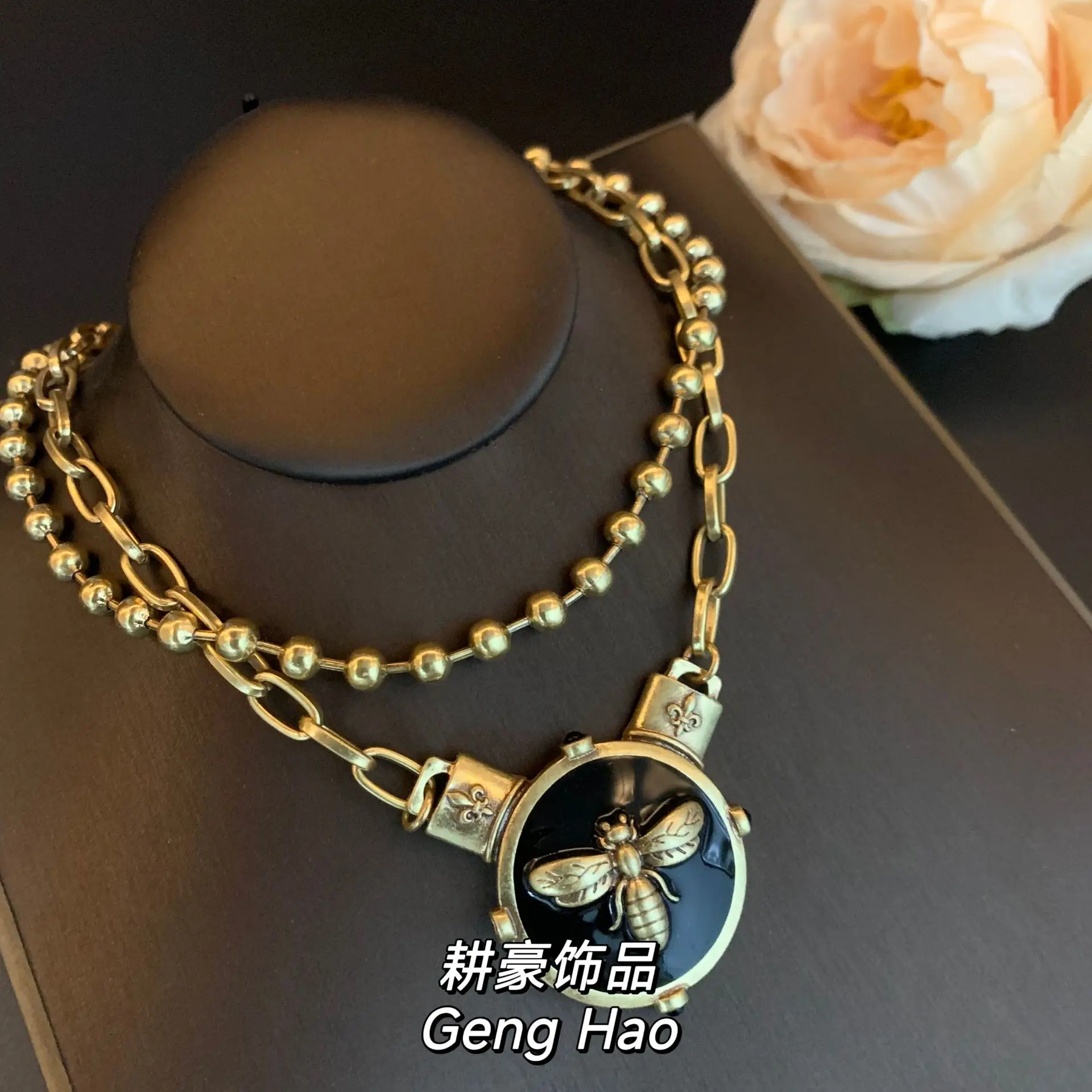 European and American Style Retro Niche Sweet Cool Cute Bee Pendant Necklace in A Variety of Ways To Wear